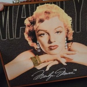 Beautiful wooden marilyn handbag